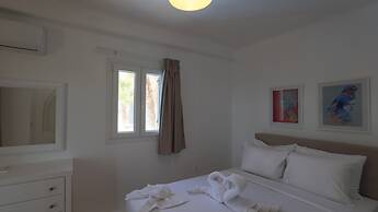 Luxury Villas  by Live&Travel