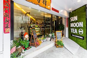 Sun Moon Tea Hotel