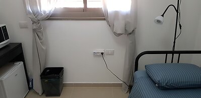 Private Bed and Bathroom in Netanya