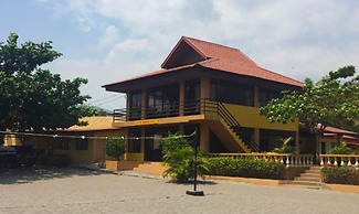Canoe Beach Resort