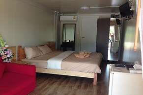 Check In & Chill Out Laem Sok Pier