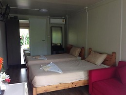 Check In & Chill Out Laem Sok Pier