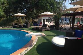 Check In & Chill Out Laem Sok Pier