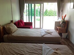 Check In & Chill Out Laem Sok Pier