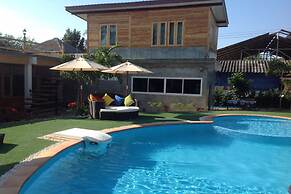 Check In & Chill Out Laem Sok Pier