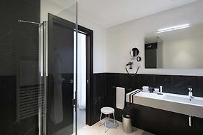 J Hotel