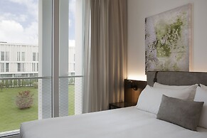 J Hotel