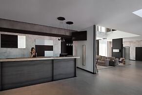 J Hotel