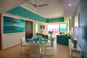 Stunning Upgraded Condo All Oceanfront