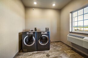 Cobblestone Hotel & Suites - Victor