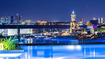 Mountain Views Rooftop Pool Condo