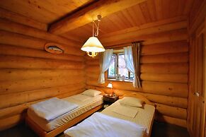 Canadian Log Cottage TAKITARO