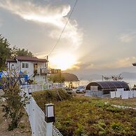 Sea and Sunset Pension