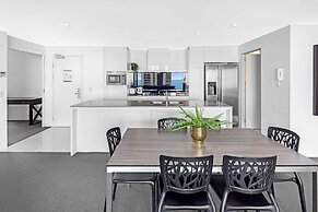 Holiday Holiday Circle On Cavill