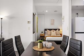 Holiday Holiday Circle On Cavill