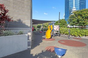 Holiday Holiday Circle On Cavill