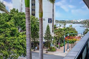 Holiday Holiday Circle On Cavill