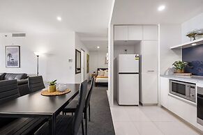 Holiday Holiday Circle On Cavill