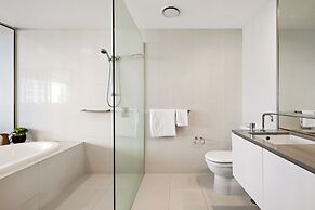 Holiday Holiday Circle On Cavill