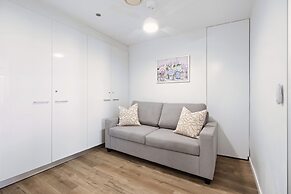 Holiday Holiday Circle On Cavill