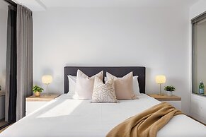 Holiday Holiday Circle On Cavill