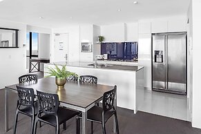 Holiday Holiday Circle On Cavill