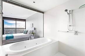 Holiday Holiday Circle On Cavill