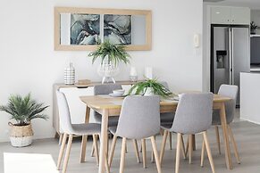 Holiday Holiday Circle On Cavill