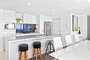 Holiday Holiday Circle On Cavill