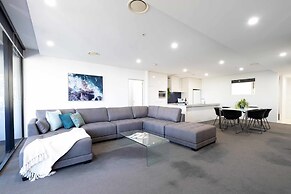 Holiday Holiday Circle On Cavill