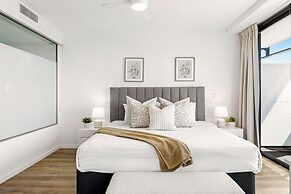 Holiday Holiday Circle On Cavill