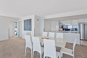 Holiday Holiday Circle On Cavill