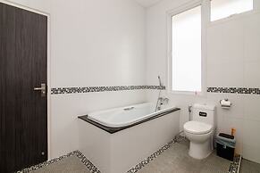 Hua Hin Pool Villa with 4 Bedrooms L50