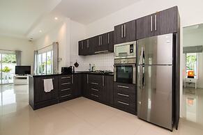 Hua Hin Pool Villa with 4 Bedrooms L50