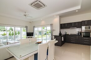 Hua Hin Pool Villa with 4 Bedrooms L50