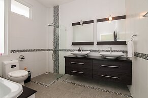 Hua Hin Pool Villa with 4 Bedrooms L50