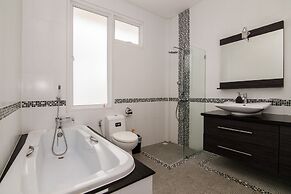 Hua Hin Pool Villa with 4 Bedrooms L50