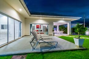 Hua Hin Pool Villa with 4 Bedrooms L50