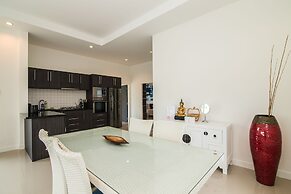 Hua Hin Pool Villa with 4 Bedrooms L50