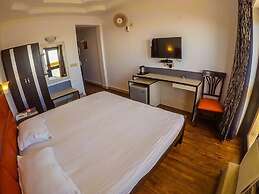 Hotel Shilton by Royal Collection