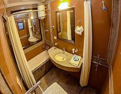 Hotel Shilton by Royal Collection