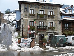 Hosteria Peña Sagra