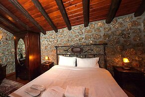 Pera Alonia Guest House