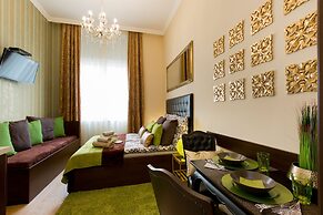 Budapest Holidays Harmony