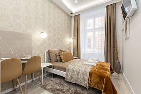 Budapest Holidays Harmony