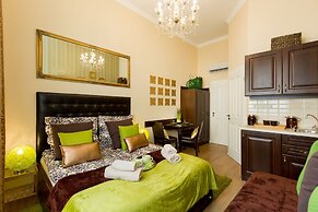 Budapest Holidays Harmony