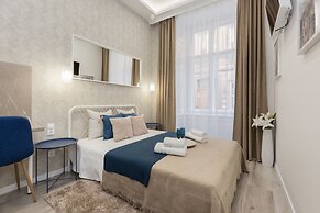 Budapest Holidays Harmony