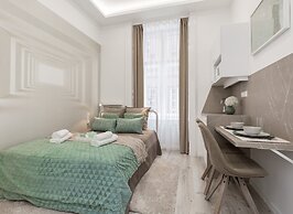 Budapest Holidays Harmony