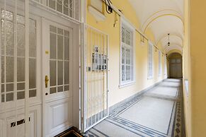 Budapest Holidays Harmony