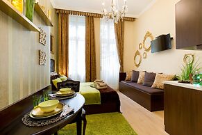 Budapest Holidays Harmony